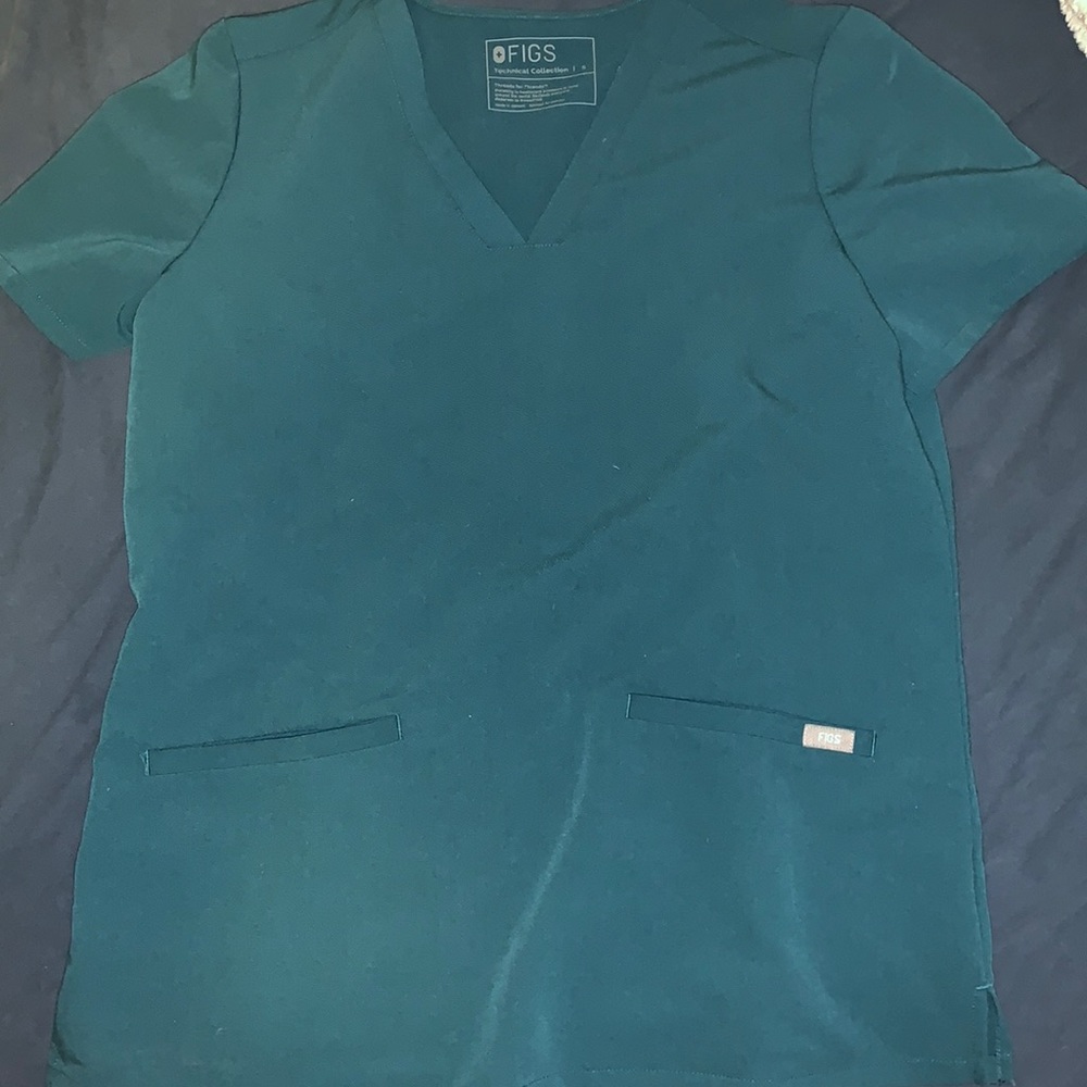 Figs scrub top